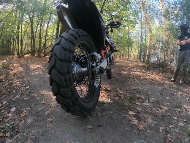 КТМ 690 Enduro, объемом двигателя 0.69 л и пробегом 0 тыс. км за 6100 $, фото 3 на Automoto.ua