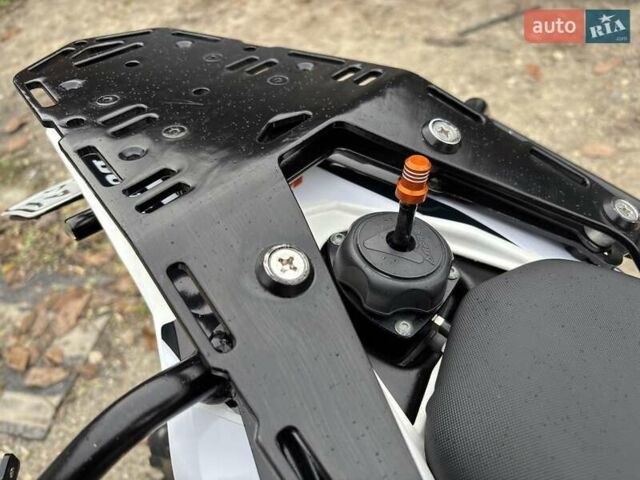 Оранжевый КТМ 690 Enduro, объемом двигателя 0.69 л и пробегом 30 тыс. км за 6300 $, фото 5 на Automoto.ua