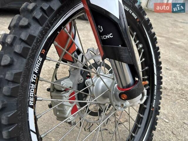 Оранжевый КТМ 690 Enduro, объемом двигателя 0.69 л и пробегом 30 тыс. км за 6300 $, фото 8 на Automoto.ua