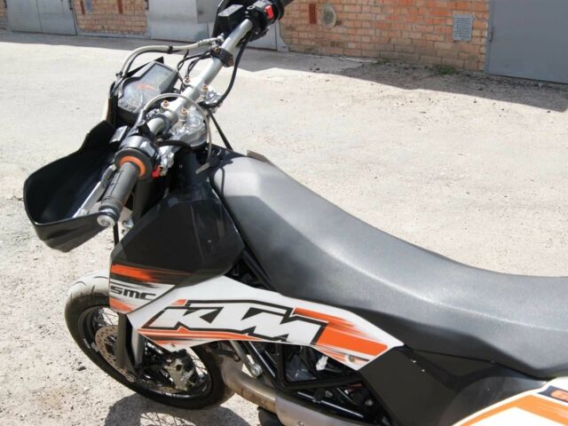 КТМ 690 SMC R, объемом двигателя 0.69 л и пробегом 0 тыс. км за 3800 $, фото 6 на Automoto.ua