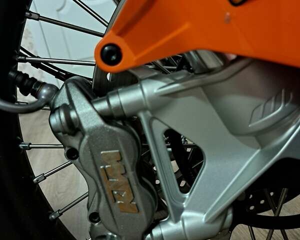 Оранжевый КТМ 890 Adventure R, объемом двигателя 0.08 л и пробегом 3 тыс. км за 17950 $, фото 9 на Automoto.ua