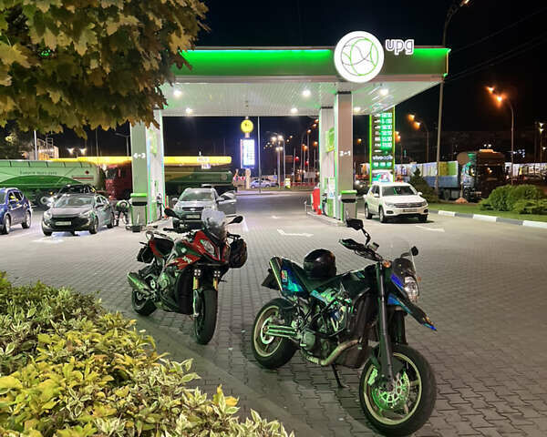 Чорний КТМ 950 Supermoto, об'ємом двигуна 0.95 л та пробігом 40 тис. км за 3100 $, фото 5 на Automoto.ua