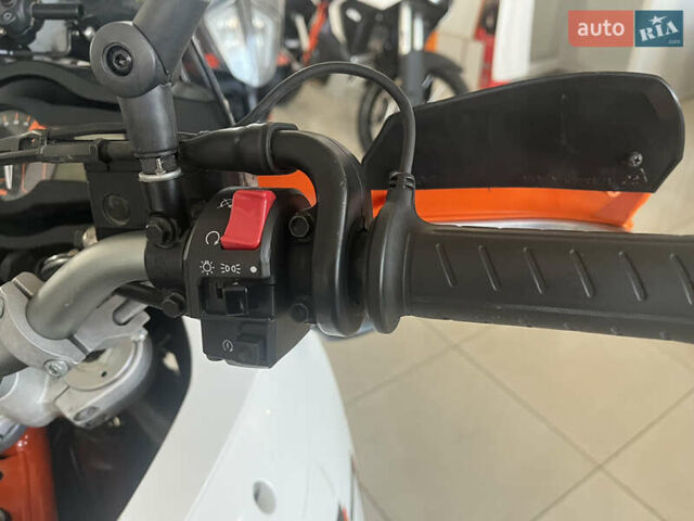 Белый КТМ 990 Adventure, объемом двигателя 1 л и пробегом 23 тыс. км за 9800 $, фото 12 на Automoto.ua
