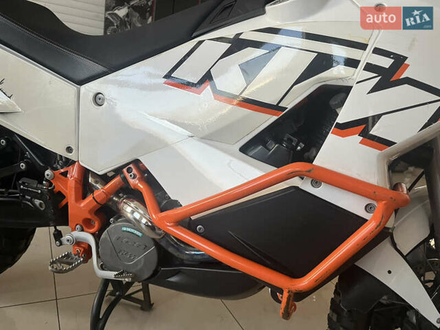 Белый КТМ 990 Adventure, объемом двигателя 1 л и пробегом 23 тыс. км за 9800 $, фото 14 на Automoto.ua