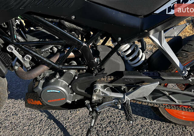 Черный КТМ Дюке, объемом двигателя 0.2 л и пробегом 8 тыс. км за 2600 $, фото 7 на Automoto.ua