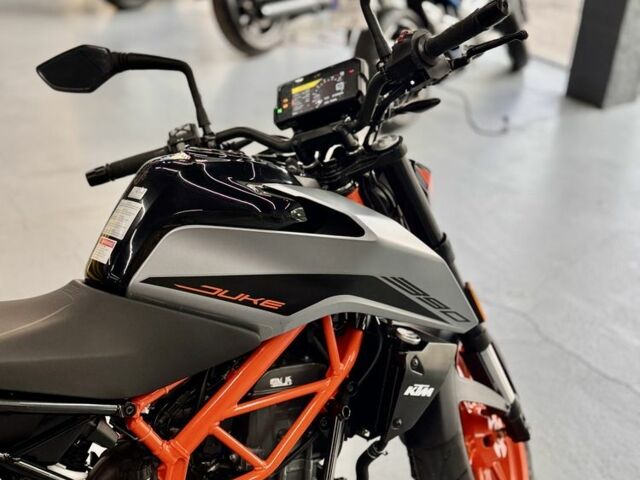 КТМ Дюке, объемом двигателя 0.39 л и пробегом 0 тыс. км за 4500 $, фото 6 на Automoto.ua
