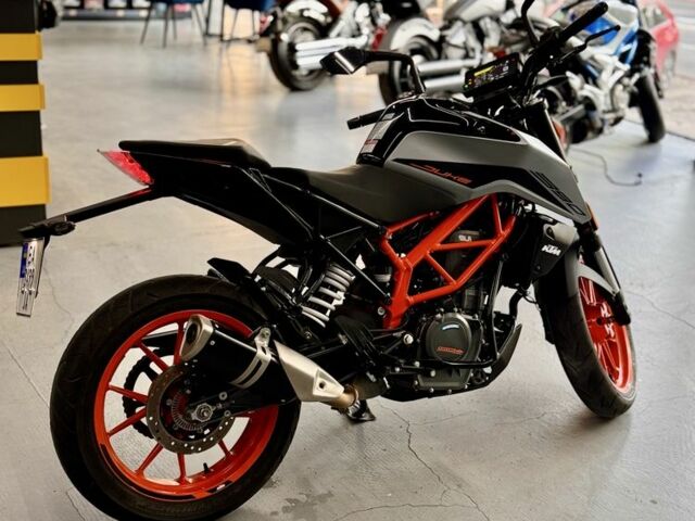 КТМ Дюке, объемом двигателя 0.39 л и пробегом 0 тыс. км за 4500 $, фото 2 на Automoto.ua