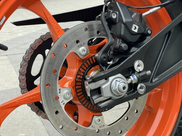 КТМ Дюке, объемом двигателя 0.4 л и пробегом 0 тыс. км за 7584 $, фото 9 на Automoto.ua