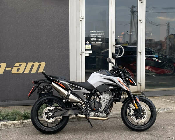 Серый КТМ Duke 790, объемом двигателя 0.8 л и пробегом 2 тыс. км за 10200 $, фото 2 на Automoto.ua