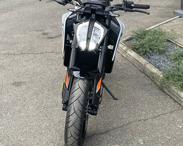 Серый КТМ Duke 790, объемом двигателя 0.8 л и пробегом 2 тыс. км за 10200 $, фото 1 на Automoto.ua