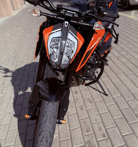 КТМ Duke 790 2019 у Рівному на Automoto.ua Помаранчевий КТМ Duke 790, об'ємом двигуна 0.8 л та пробігом 16 тис. км за 8000 $, фото 2 на Automoto.ua