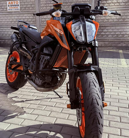 КТМ Duke 790 2019 у Рівному на Automoto.ua Помаранчевий КТМ Duke 790, об'ємом двигуна 0.8 л та пробігом 16 тис. км за 8000 $, фото 10 на Automoto.ua