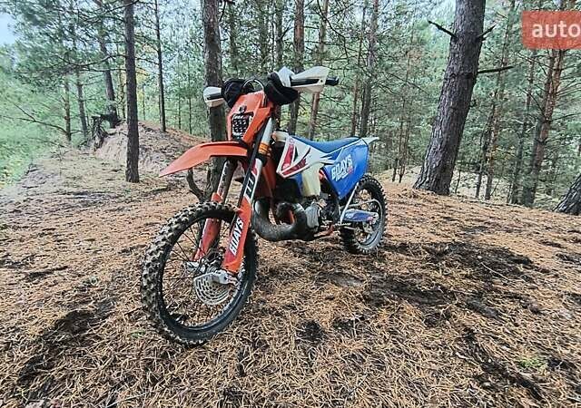 КТМ EXC 250 2017 в Киеве на Automoto.ua Оранжевый КТМ EXC 250, объемом двигателя 0.25 л и пробегом 7 тыс. км за 6700 $, фото 3 на Automoto.ua
