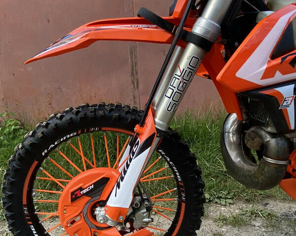 Оранжевый КТМ EXC 300, объемом двигателя 0.3 л и пробегом 4 тыс. км за 6500 $, фото 3 на Automoto.ua