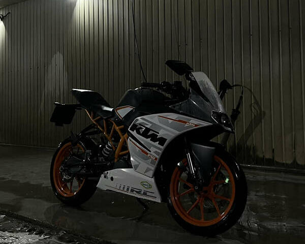 Белый КТМ RC 390, объемом двигателя 0.37 л и пробегом 30 тыс. км за 3333 $, фото 1 на Automoto.ua