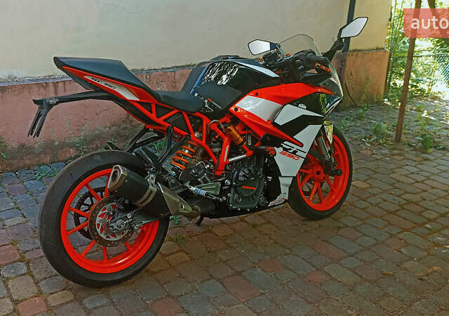 Чорний КТМ RC 390, об'ємом двигуна 0.37 л та пробігом 5 тис. км за 4200 $, фото 2 на Automoto.ua