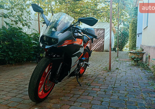 Чорний КТМ RC 390, об'ємом двигуна 0.37 л та пробігом 5 тис. км за 4200 $, фото 4 на Automoto.ua