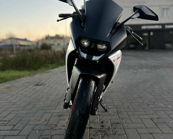 Жовтий КТМ RC 390, об'ємом двигуна 0.4 л та пробігом 21 тис. км за 4000 $, фото 6 на Automoto.ua