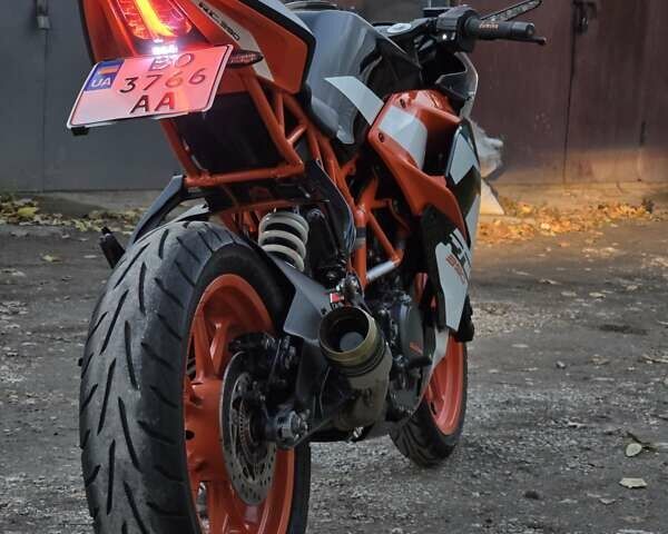КТМ RC 390 2017 у Тернополі на Automoto.ua Помаранчевий КТМ RC 390, об'ємом двигуна 0.37 л та пробігом 10 тис. км за 3999 $, фото 5 на Automoto.ua