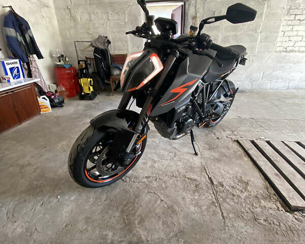 Черный КТМ Super Duke 1290, объемом двигателя 1.3 л и пробегом 25 тыс. км за 12000 $, фото 8 на Automoto.ua