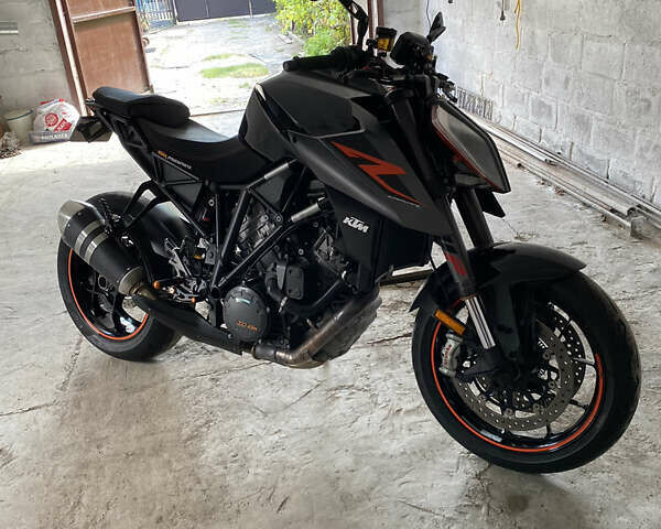 Черный КТМ Super Duke 1290, объемом двигателя 1.3 л и пробегом 25 тыс. км за 12000 $, фото 1 на Automoto.ua