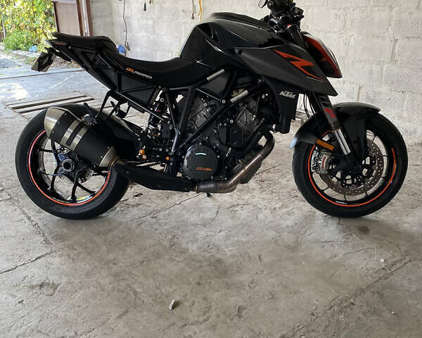 Черный КТМ Super Duke 1290, объемом двигателя 1.3 л и пробегом 25 тыс. км за 12000 $, фото 2 на Automoto.ua