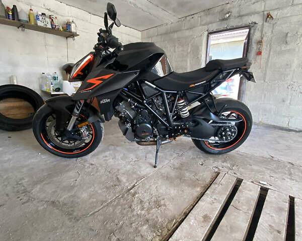 Черный КТМ Super Duke 1290, объемом двигателя 1.3 л и пробегом 25 тыс. км за 12000 $, фото 7 на Automoto.ua