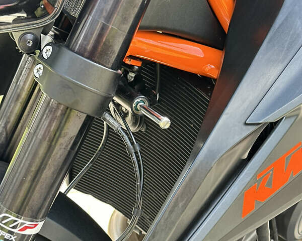 Черный КТМ Super Duke 1290, объемом двигателя 1.3 л и пробегом 4 тыс. км за 18100 $, фото 6 на Automoto.ua
