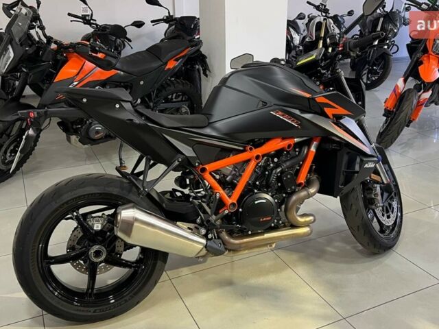 КТМ Super Duke 1390 R EVO 2024 года купить новое авто КТМ Super Duke 1390 R EVO 2024 года от официального дилера MOTO-PULSE КТМ фото