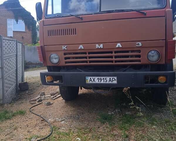 Красный КамАЗ 5320, объемом двигателя 10.9 л и пробегом 100 тыс. км за 4000 $, фото 1 на Automoto.ua