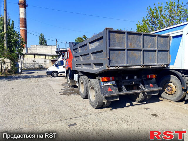 Красный КамАЗ 5511, объемом двигателя 11 л и пробегом 400 тыс. км за 12500 $, фото 1 на Automoto.ua