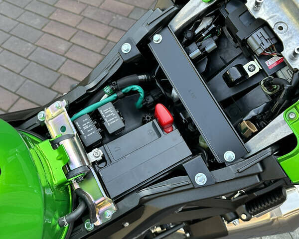 Зелений Кавасакі 1000, об'ємом двигуна 1 л та пробігом 4 тис. км за 15250 $, фото 7 на Automoto.ua