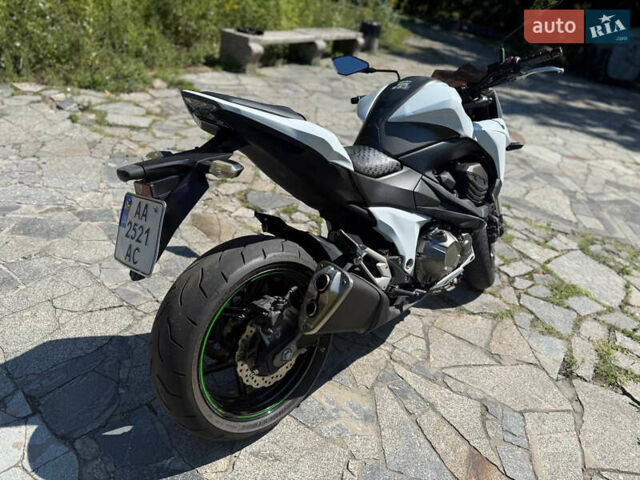 Белый Кавасаки ЗР, объемом двигателя 0.81 л и пробегом 23 тыс. км за 7000 $, фото 1 на Automoto.ua