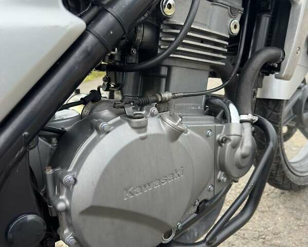 Серый Кавасаки  ER 500, объемом двигателя 0.5 л и пробегом 32 тыс. км за 2400 $, фото 6 на Automoto.ua