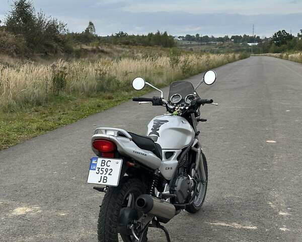 Серый Кавасаки  ER 500, объемом двигателя 0.5 л и пробегом 32 тыс. км за 2400 $, фото 2 на Automoto.ua