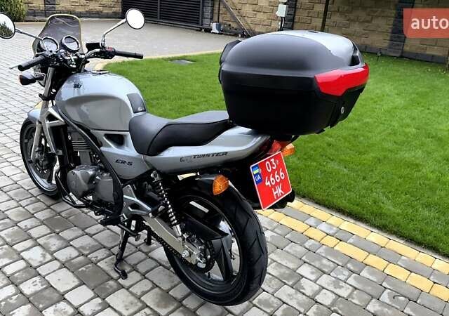 Серый Кавасаки  ER 500, объемом двигателя 0.5 л и пробегом 17 тыс. км за 2999 $, фото 2 на Automoto.ua