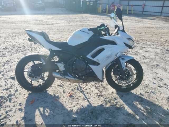 Кавасаки Другая, объемом двигателя 0.65 л и пробегом 0 тыс. км за 2000 $, фото 3 на Automoto.ua