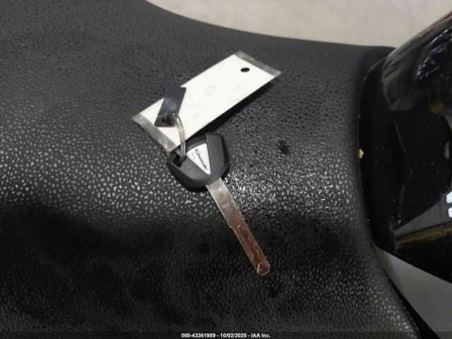 Кавасаки Другая, объемом двигателя 0.9 л и пробегом 0 тыс. км за 3000 $, фото 10 на Automoto.ua