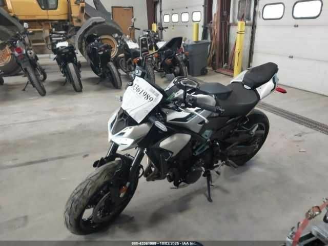 Кавасаки Другая, объемом двигателя 0.9 л и пробегом 0 тыс. км за 3000 $, фото 1 на Automoto.ua