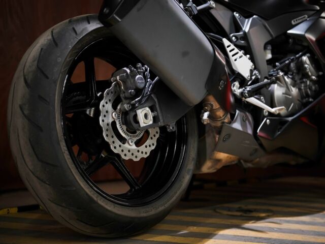 Кавасаки Другая, объемом двигателя 0.64 л и пробегом 0 тыс. км за 10500 $, фото 14 на Automoto.ua