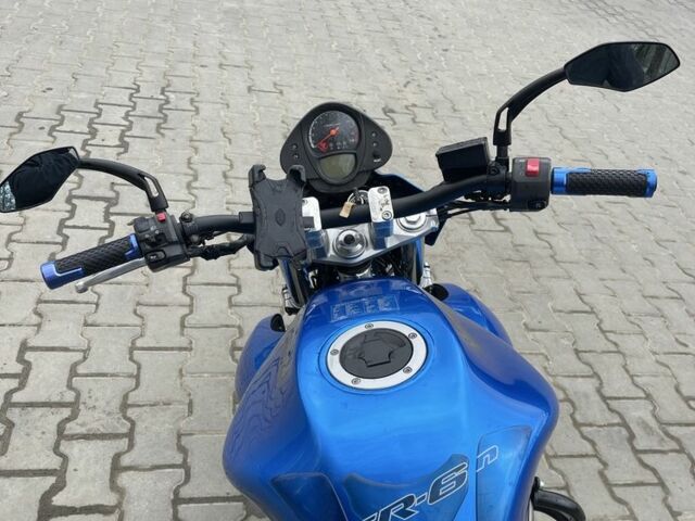 Кавасаки ER-6N, объемом двигателя 0.65 л и пробегом 0 тыс. км за 4150 $, фото 6 на Automoto.ua