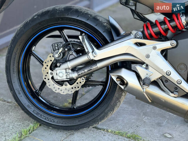 Кавасакі ER-6N, об'ємом двигуна 0.65 л та пробігом 28 тис. км за 5600 $, фото 10 на Automoto.ua