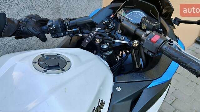 Белый Кавасаки EX 300, объемом двигателя 0.3 л и пробегом 41 тыс. км за 4600 $, фото 6 на Automoto.ua