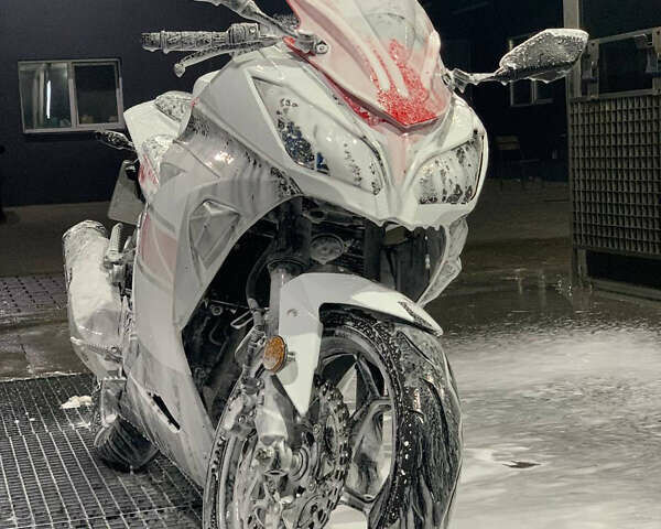 Белый Кавасаки EX 300, объемом двигателя 0.3 л и пробегом 41 тыс. км за 3900 $, фото 1 на Automoto.ua
