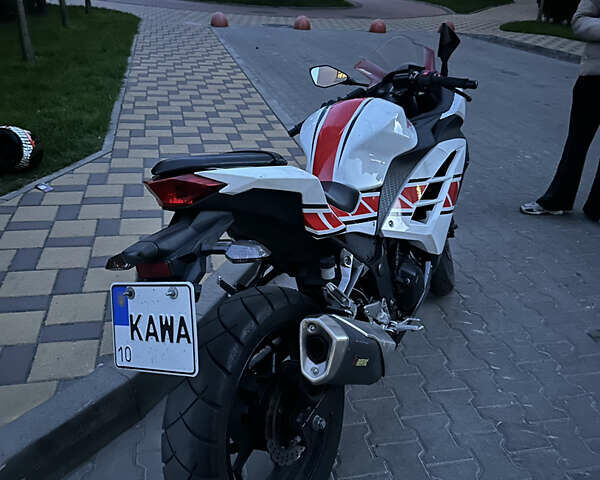 Белый Кавасаки EX 300, объемом двигателя 0.3 л и пробегом 41 тыс. км за 3900 $, фото 2 на Automoto.ua