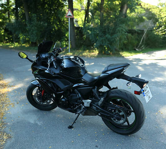 Черный Кавасаки EX 650, объемом двигателя 0.65 л и пробегом 15 тыс. км за 7500 $, фото 5 на Automoto.ua