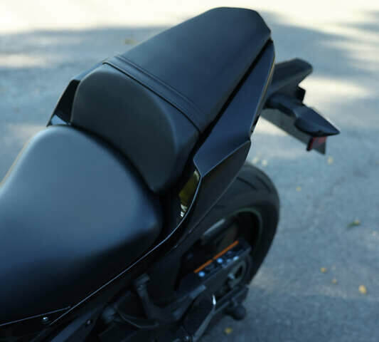 Черный Кавасаки EX 650, объемом двигателя 0.65 л и пробегом 15 тыс. км за 7500 $, фото 4 на Automoto.ua