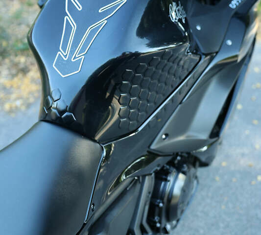 Черный Кавасаки EX 650, объемом двигателя 0.65 л и пробегом 15 тыс. км за 7500 $, фото 7 на Automoto.ua