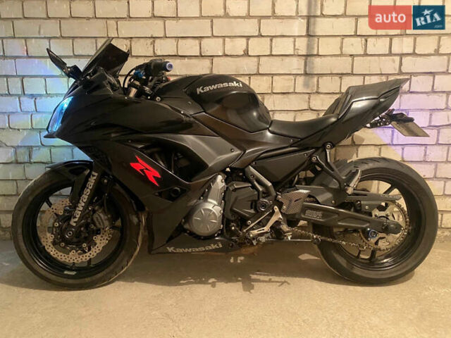 Черный Кавасаки EX 650, объемом двигателя 0.65 л и пробегом 13 тыс. км за 6900 $, фото 2 на Automoto.ua