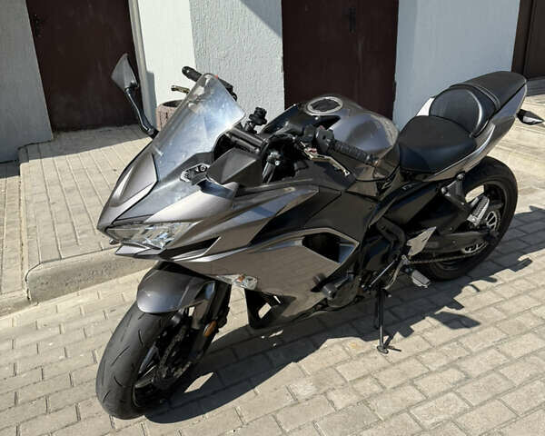 Серый Кавасаки EX 650, объемом двигателя 0.65 л и пробегом 12 тыс. км за 7600 $, фото 3 на Automoto.ua